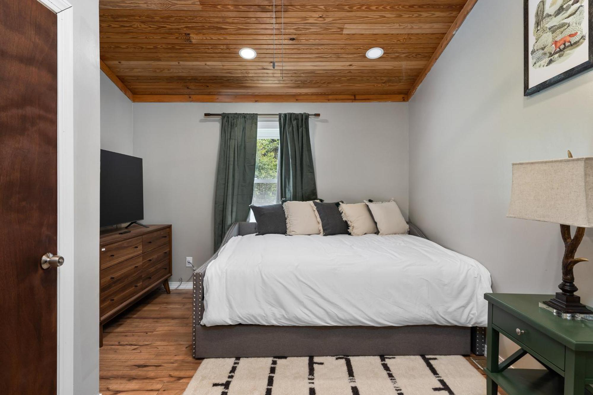 Spacious Cabin Near Hocking Hills And Caves With Hot Tub And Firepit Laurelville Экстерьер фото