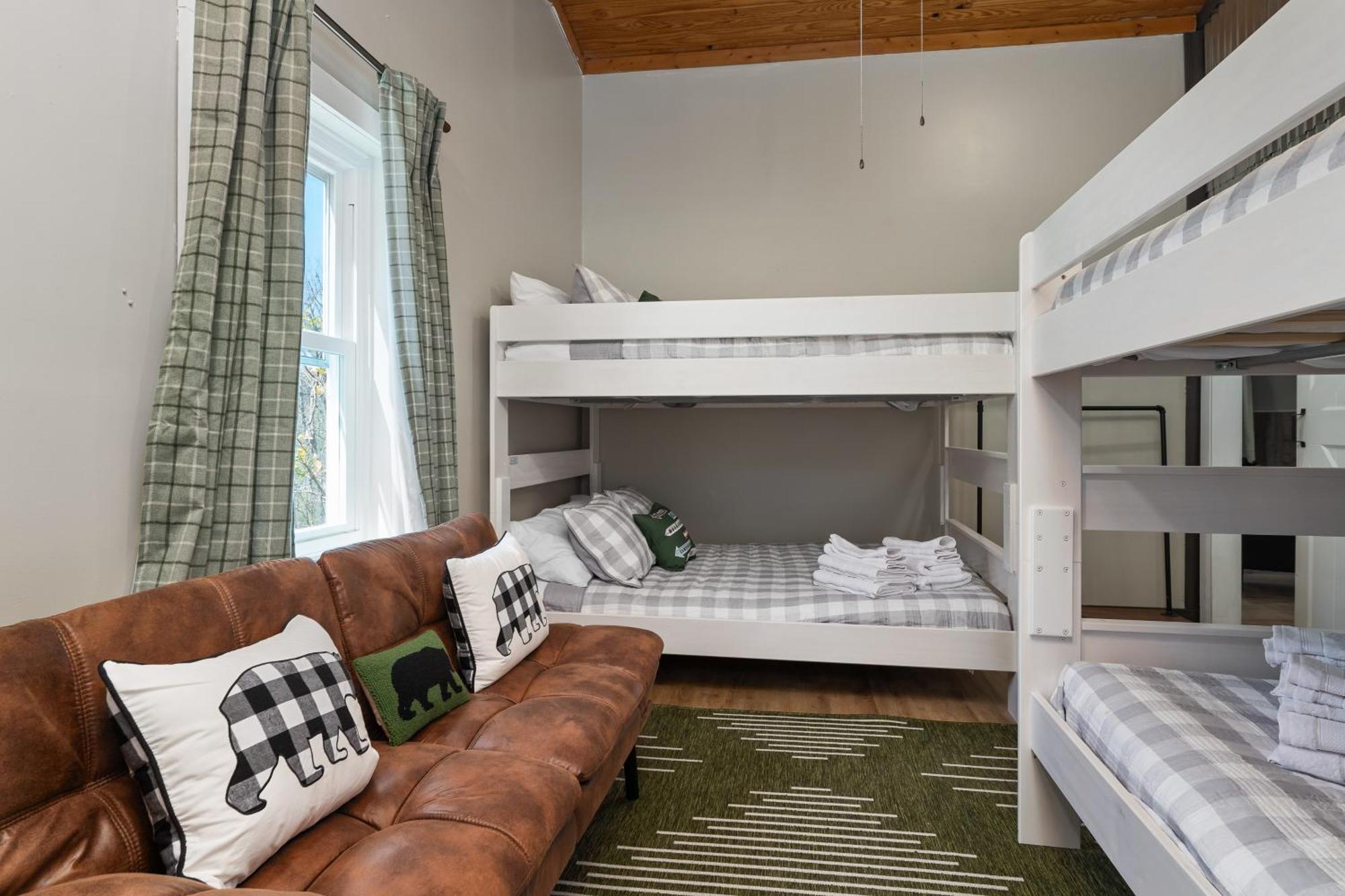 Spacious Cabin Near Hocking Hills And Caves With Hot Tub And Firepit Laurelville Экстерьер фото