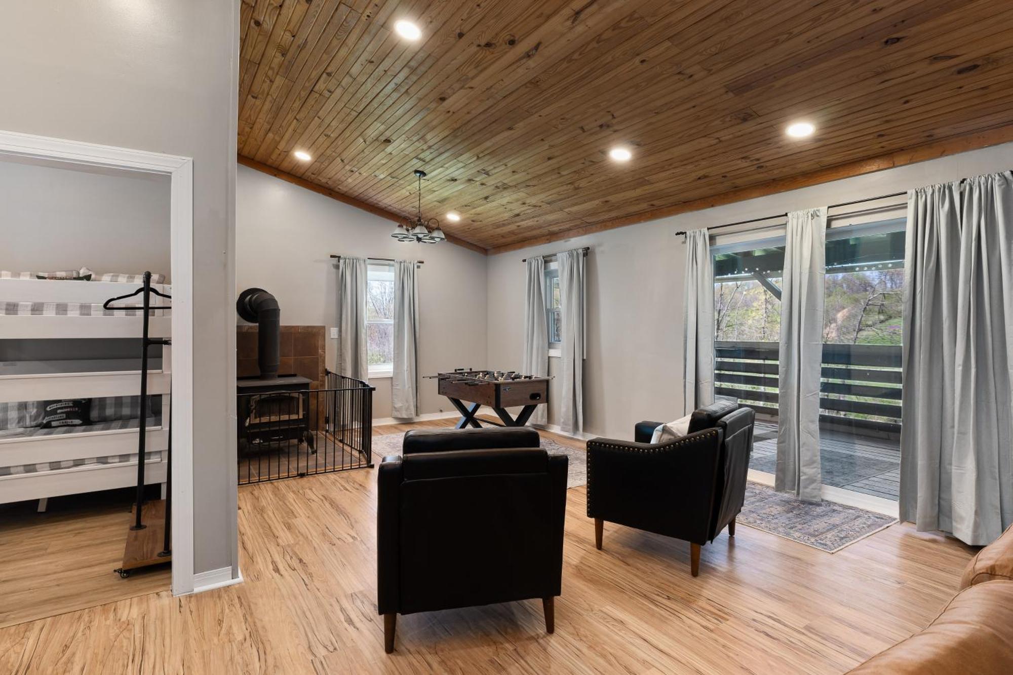 Spacious Cabin Near Hocking Hills And Caves With Hot Tub And Firepit Laurelville Экстерьер фото
