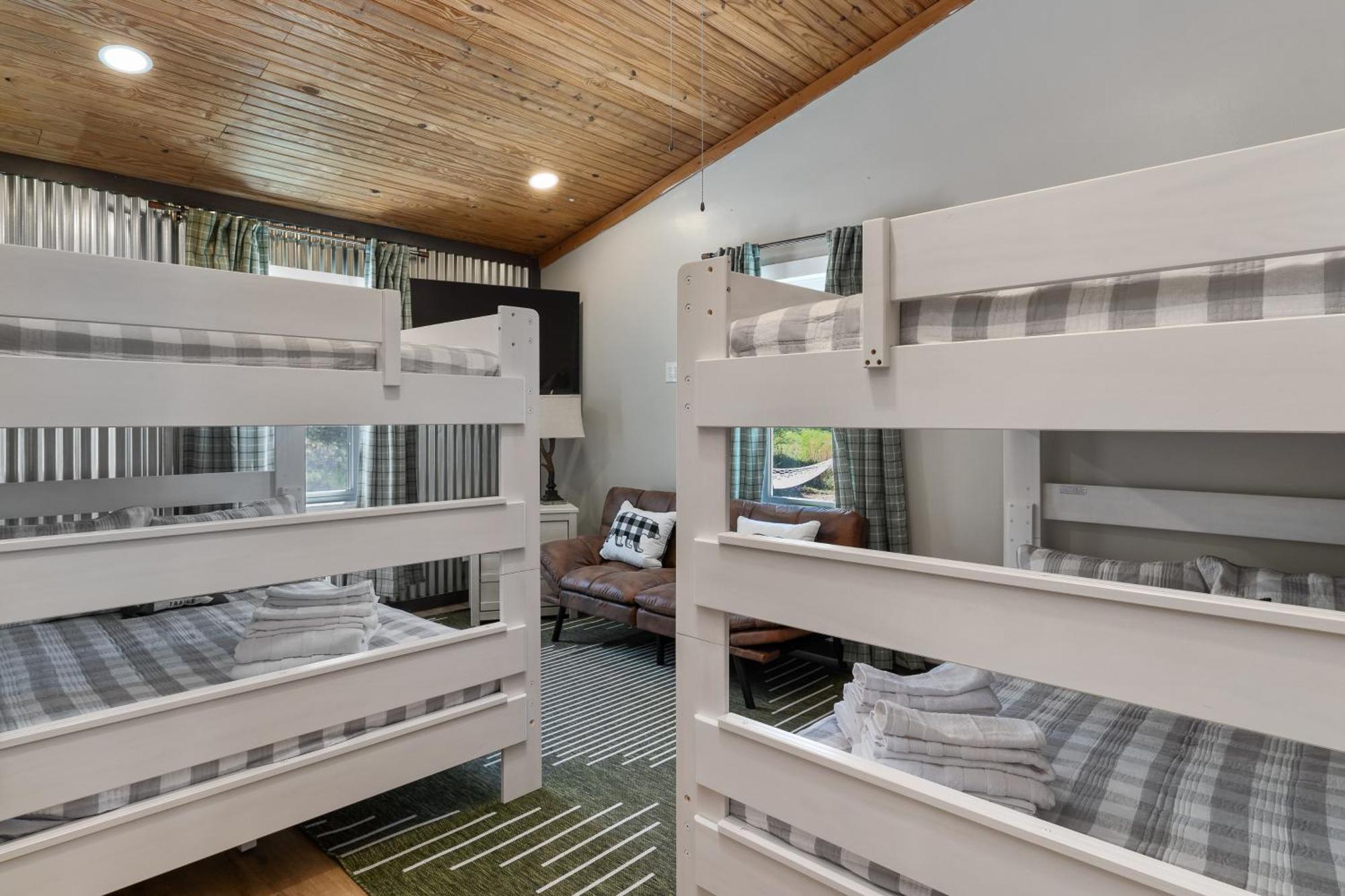 Spacious Cabin Near Hocking Hills And Caves With Hot Tub And Firepit Laurelville Экстерьер фото