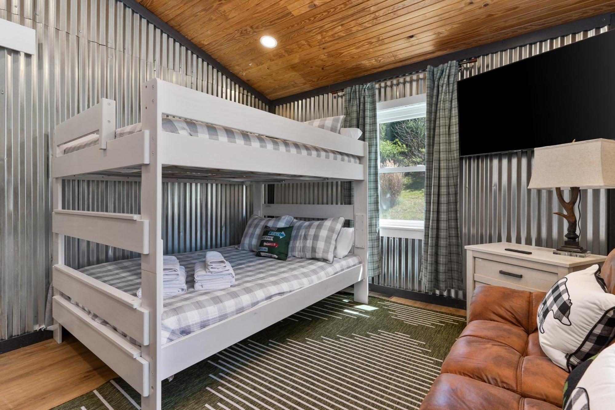 Spacious Cabin Near Hocking Hills And Caves With Hot Tub And Firepit Laurelville Экстерьер фото